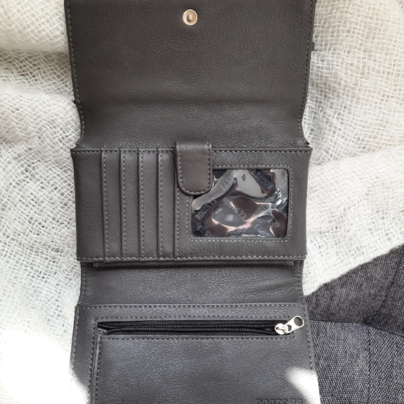 Roots mini crossover purse - Picture 3 of 3